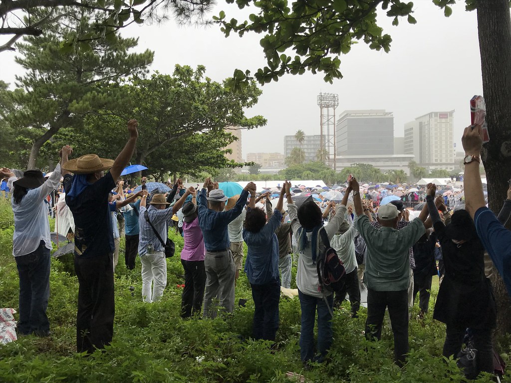 Over 70,000 Uchinānchu people peacefully protest against the Henoko base construction at Oonoyama Park in Naha.